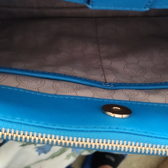 Michael Kors Crossbody Handbag - Picture 6 of 11